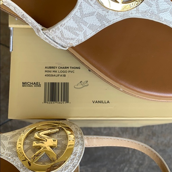 MICHAEL KORS AUBREY CHARM THONG MINI MO LOGO PVC - Picture 14 of 16